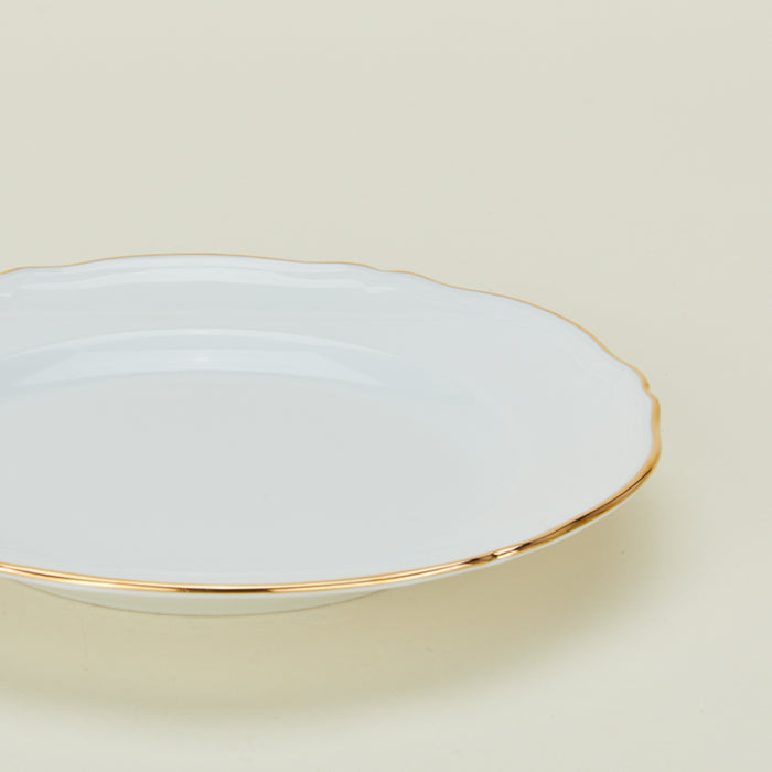 Ginori dessert plate in white with gold rim detail