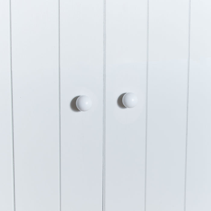Small essential knobs in white on cabinets