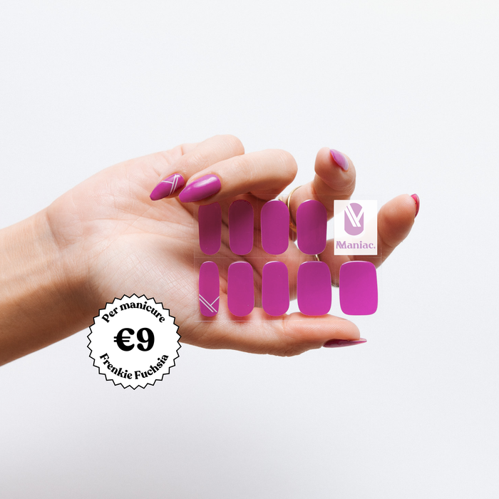 Stickervel Frenkie Fuchsia gel nail strips in de hand - Maniac Nails