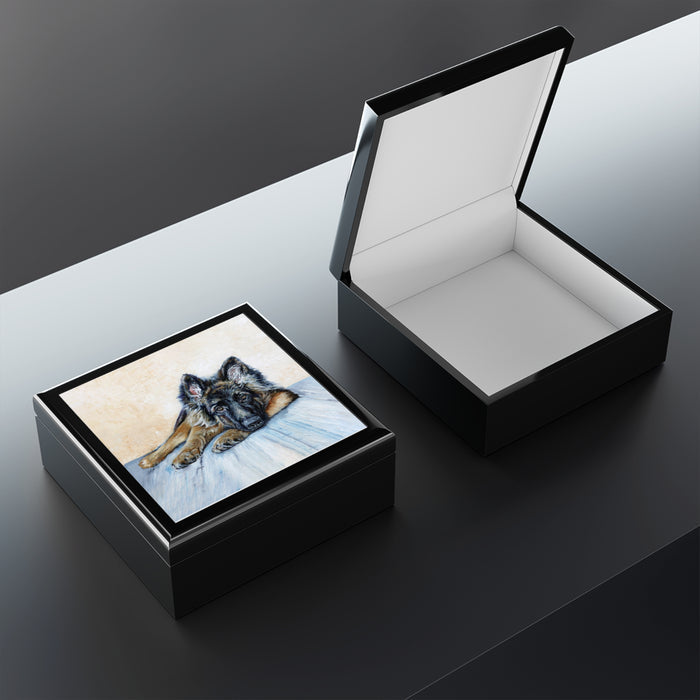 ewelry Box Lacquered  Keepsake box with German Shepherd Image open