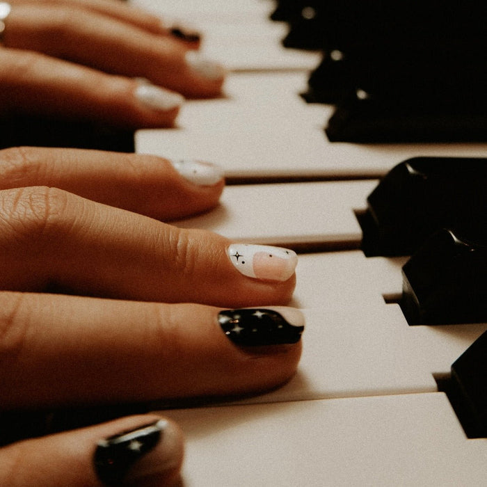 Lumos by Emma Keuven Nail Art Black and White stars and the moon Manicure Gellak stickers  piano