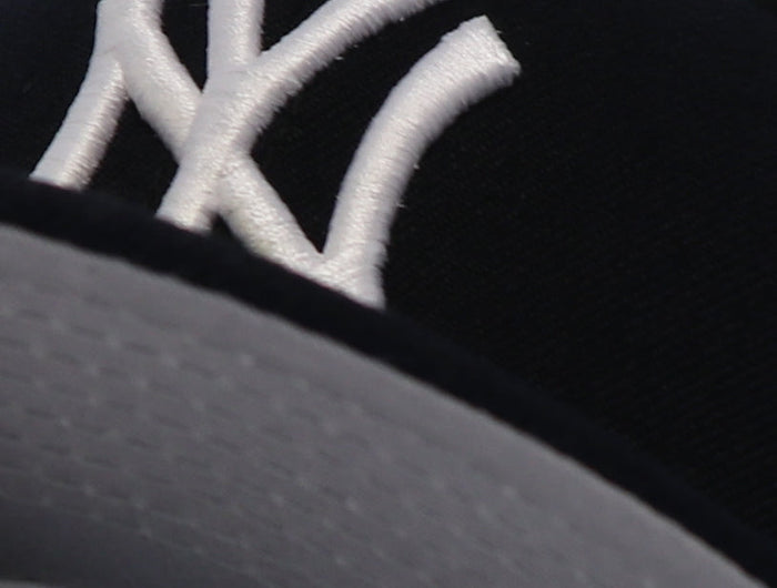 NEW YORK YANKEES "2000 WORLD SERIES" NEW ERA 59FIFTY FITTED (GREY BRIM)