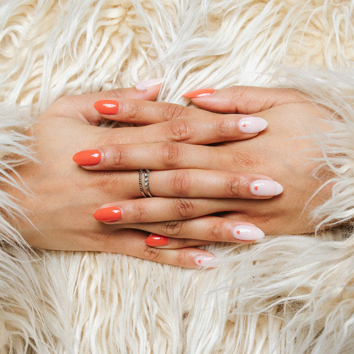 Pinky Promise by &C Maniac Nails Gellak Stickers 2 Manicures Blond Fur Coat