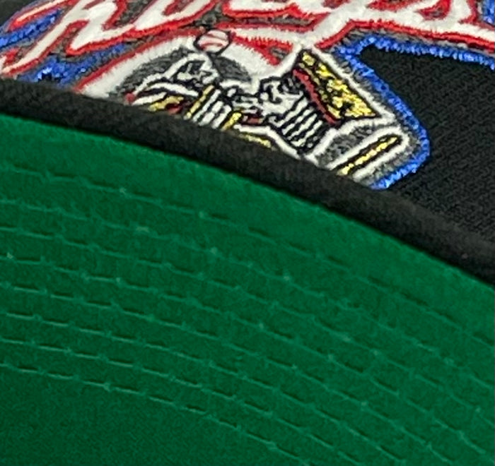 QUEENS KINGS NEW ERA 59FIFTY FITTED (GLOW IN DARK LOGO)