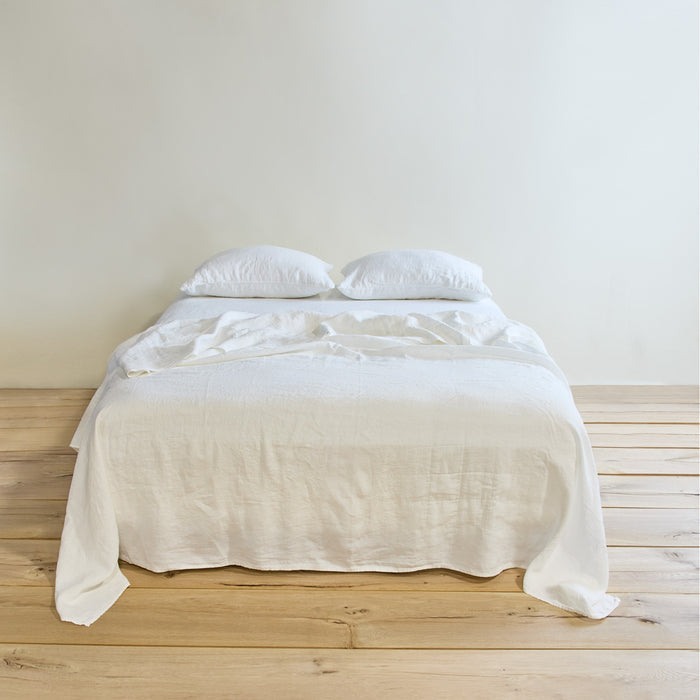 Simple linen bedding in white