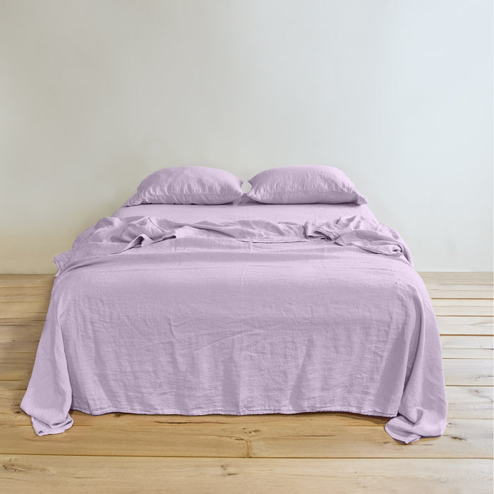 Simple linen bedding in lilac