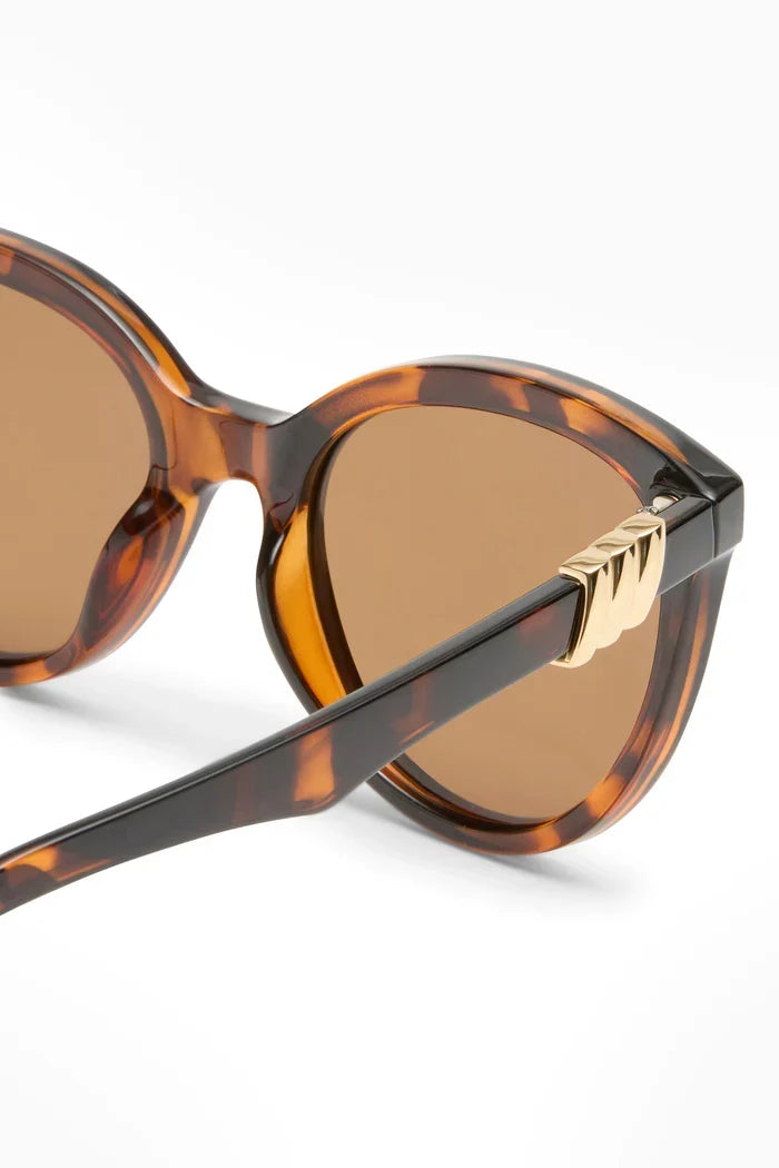 Tortoiseshell Oversized Round Frame Sunglasses with Brown Lenses