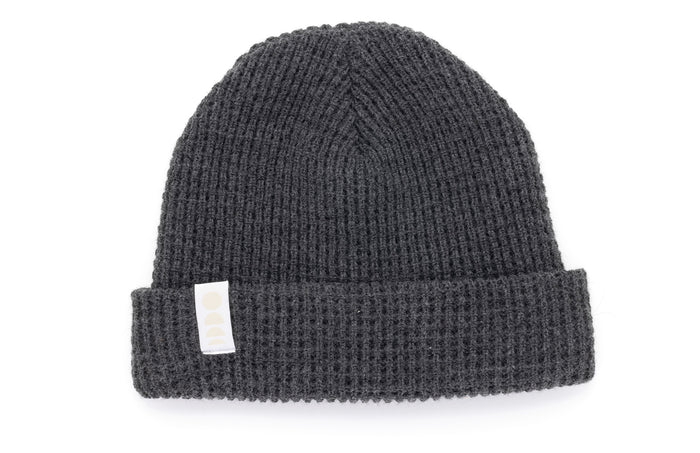 PROD_BEA_WS_CHA sunski winter sun beanie charcoal flat lay