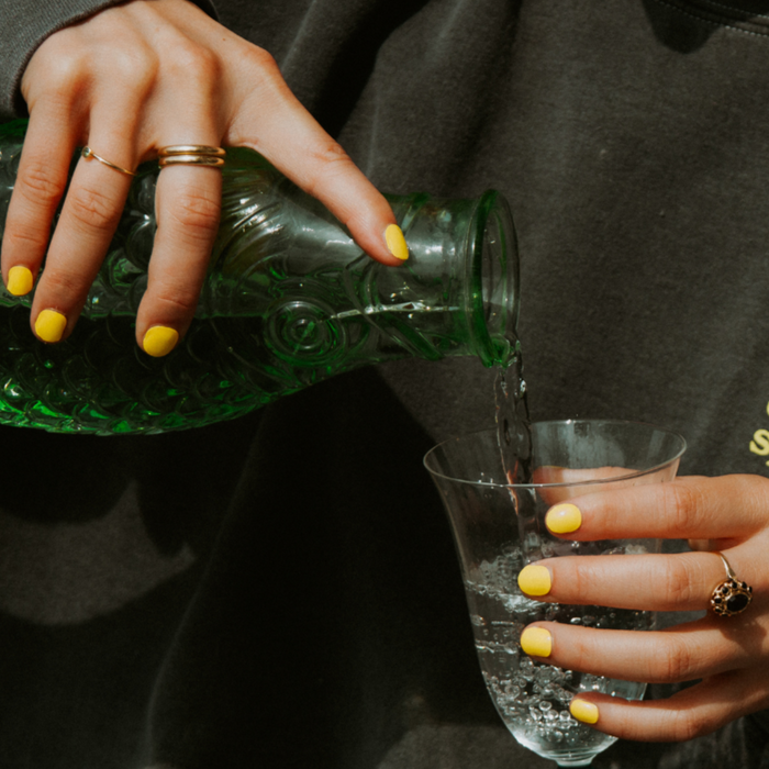 Yummy Yellow Maniac nail wrap water schenken