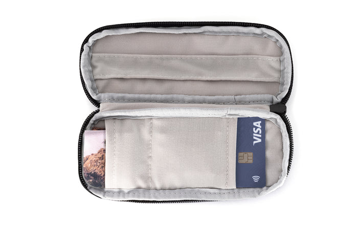 PROD_ACC_CA_ALP sunski zipper case navy laying open with cards